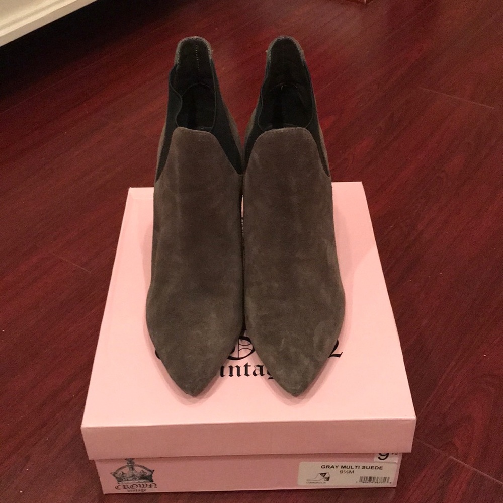 Crown Vintage Suede Ankle Booties 9.5M Gray/Black